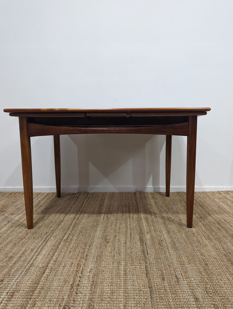 MCM extendable table teak fully restored by Scope Furniture