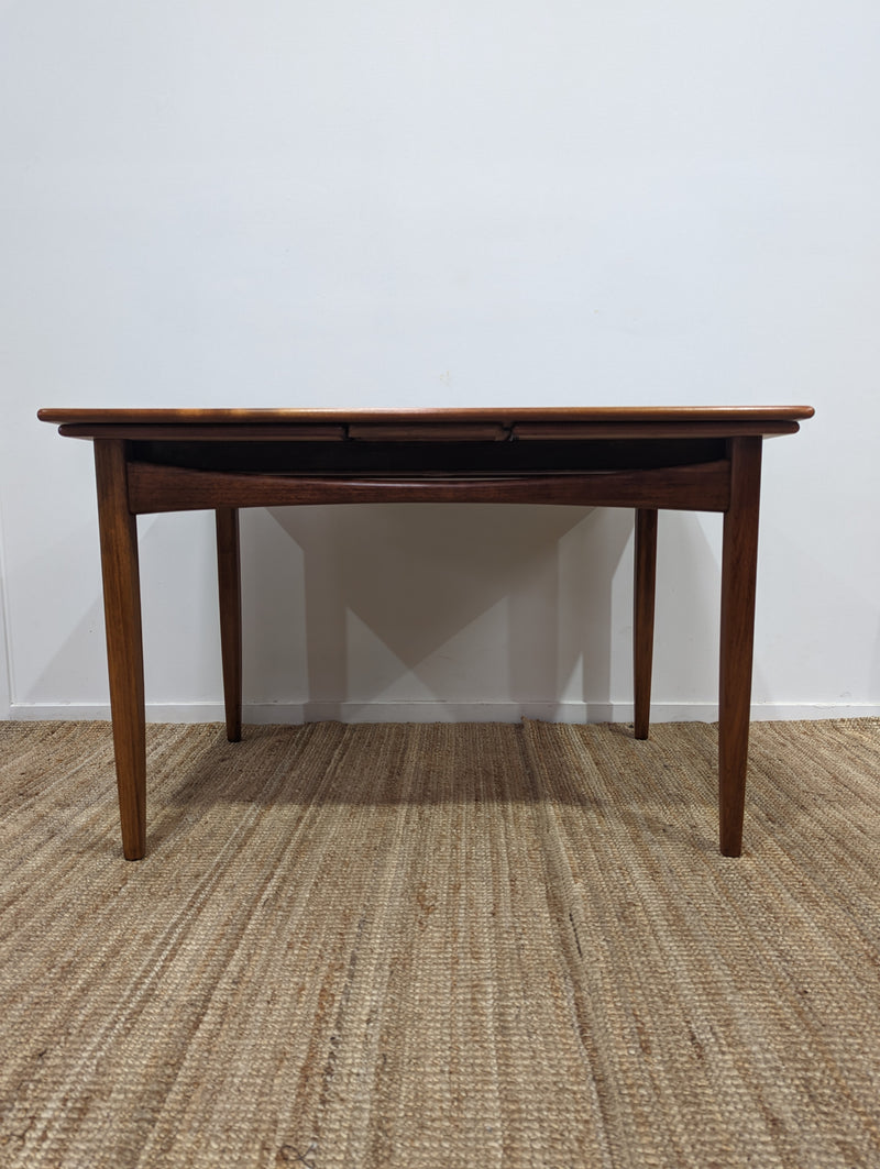 MCM extendable table teak fully restored by Scope Furniture