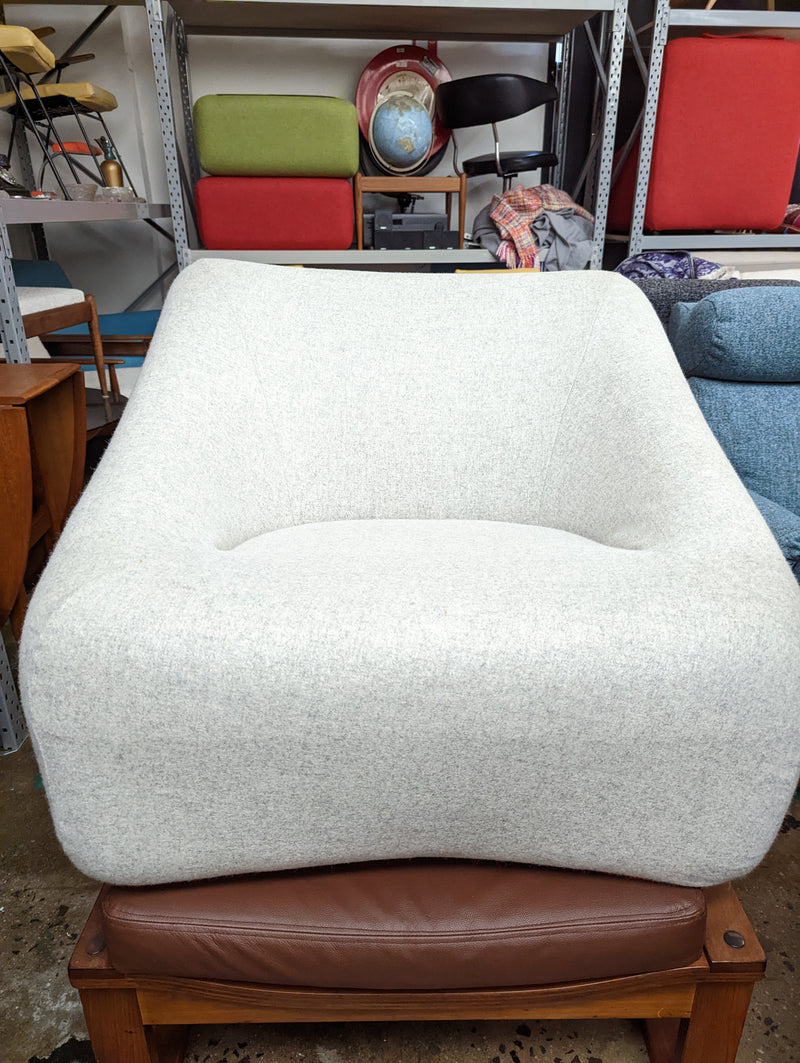 Authentic Featherston Uniroyal Numero 1V IV lowback armchair Kvadrat wool off grey off white