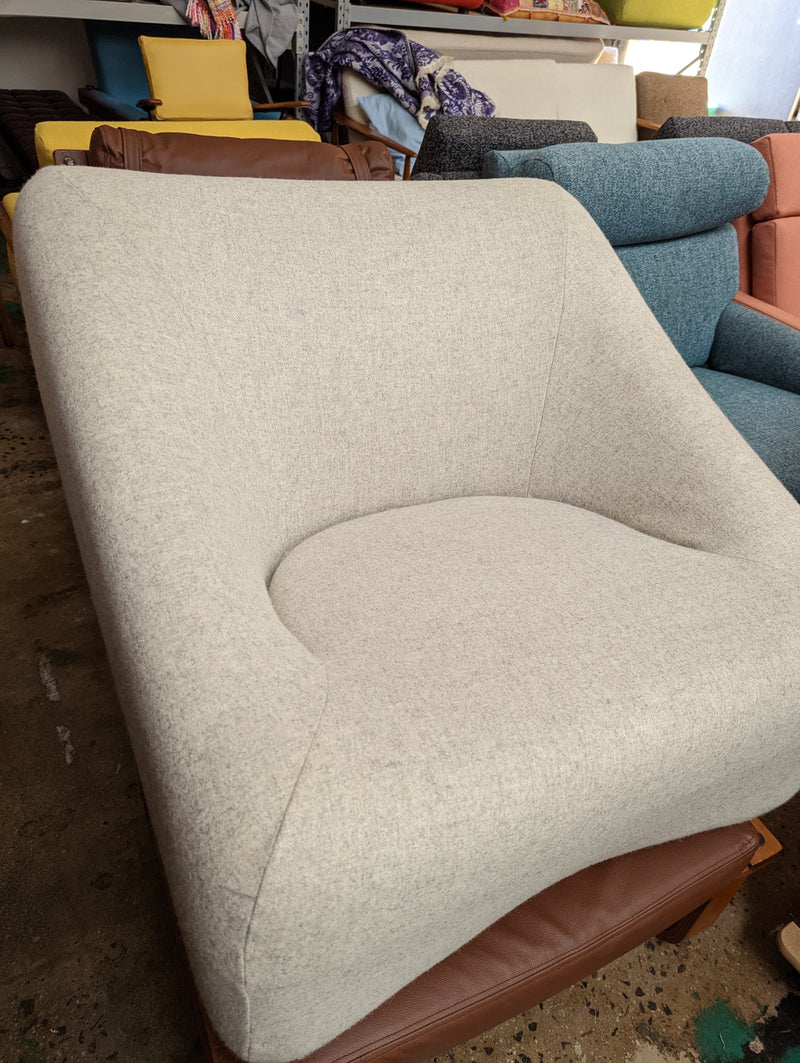 Authentic Featherston Uniroyal Numero 1V IV lowback armchair Kvadrat wool off grey off white