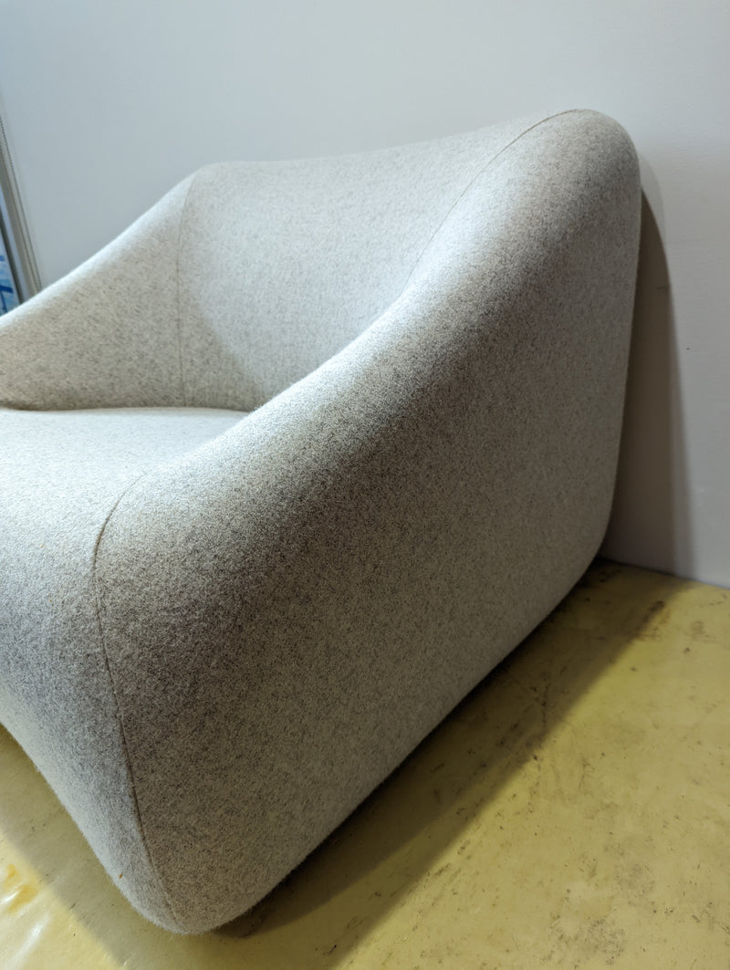 Authentic Featherston Uniroyal Numero 1V IV lowback armchair Kvadrat wool off grey off white
