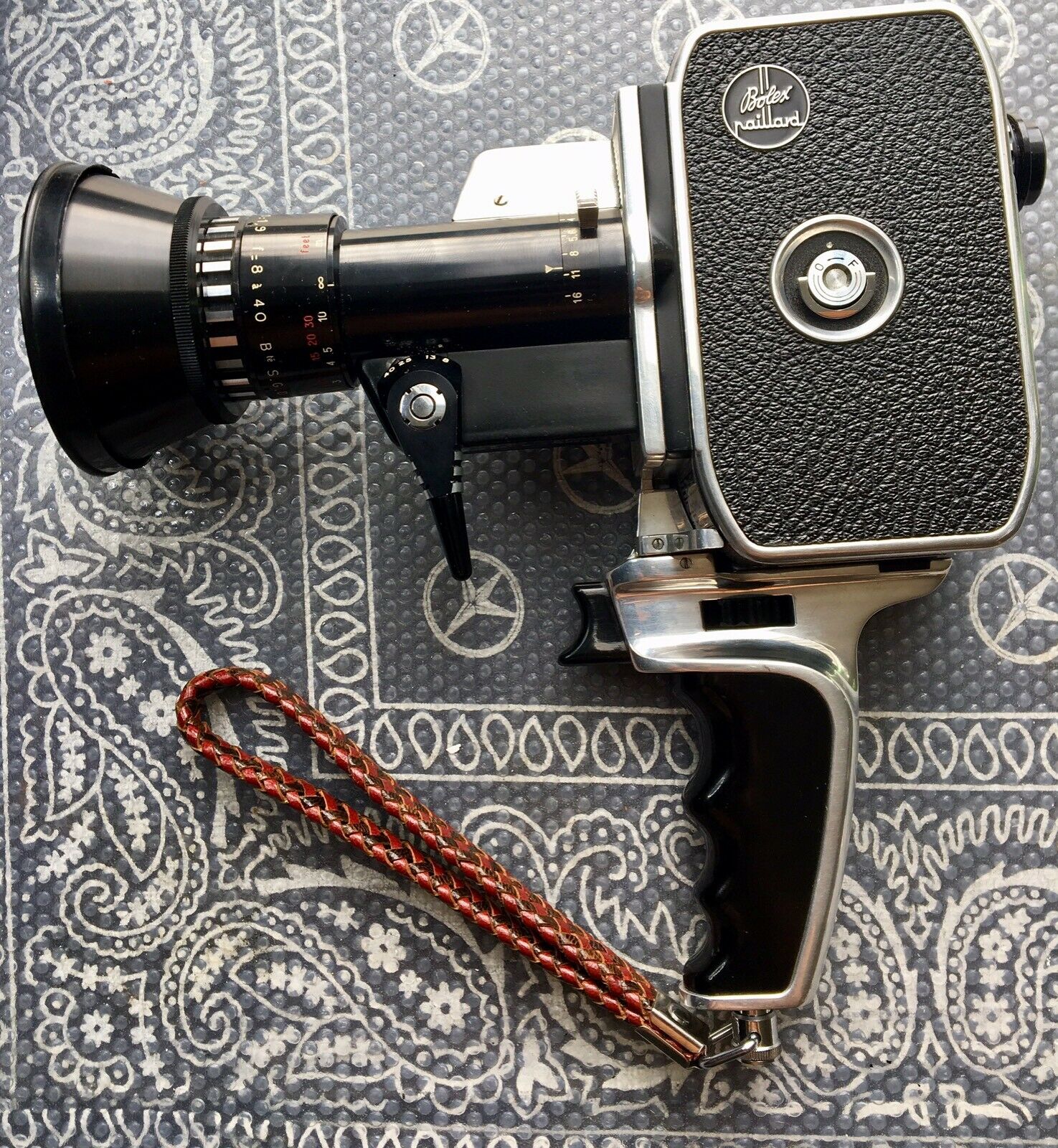 BOLEX PAILLARD C8 Caméra 8mm vintage poignée pistolet objectif Angenieux étui BOLEX PAILLARD C8 Caméra 8mm vintage poignée pistolet objectif Angenieux étui