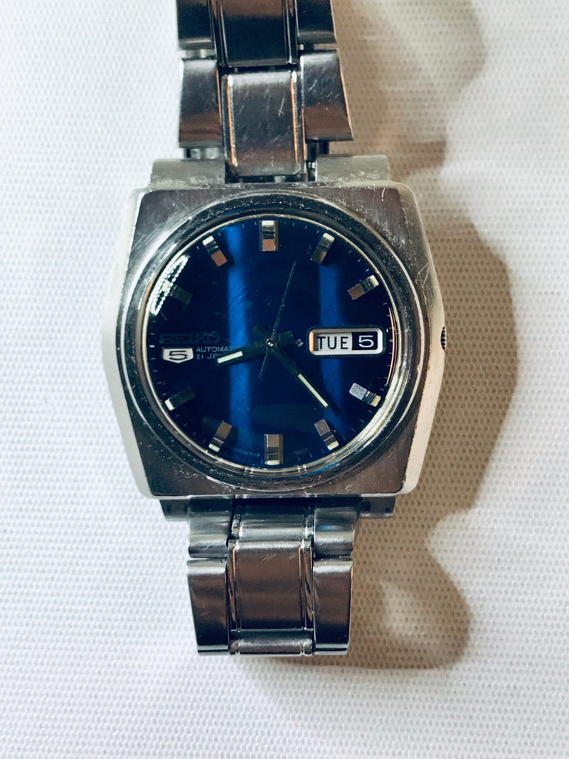 Vintage seiko 21 Jewels automatic date mens watch Square Case 38mm 611